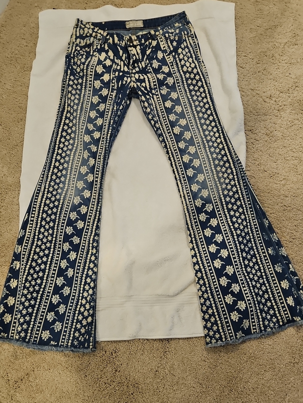 Free People Bali Flare Bohemian Navy Floral Print Flared Pants Sz 31
